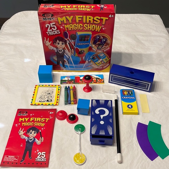 My First Magic Show 31 piece (candy not included) by Ideal Magic. Age 4+ - Picture 2 of 4